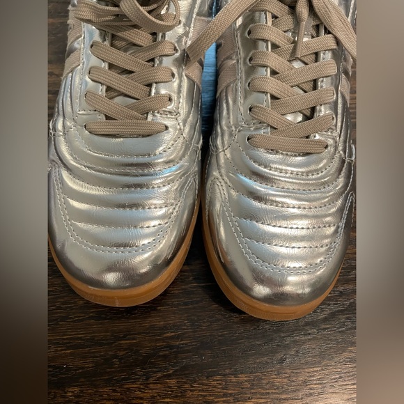 Steve Madden Like New Silver Madrid sneaker - Picture 3 of 10